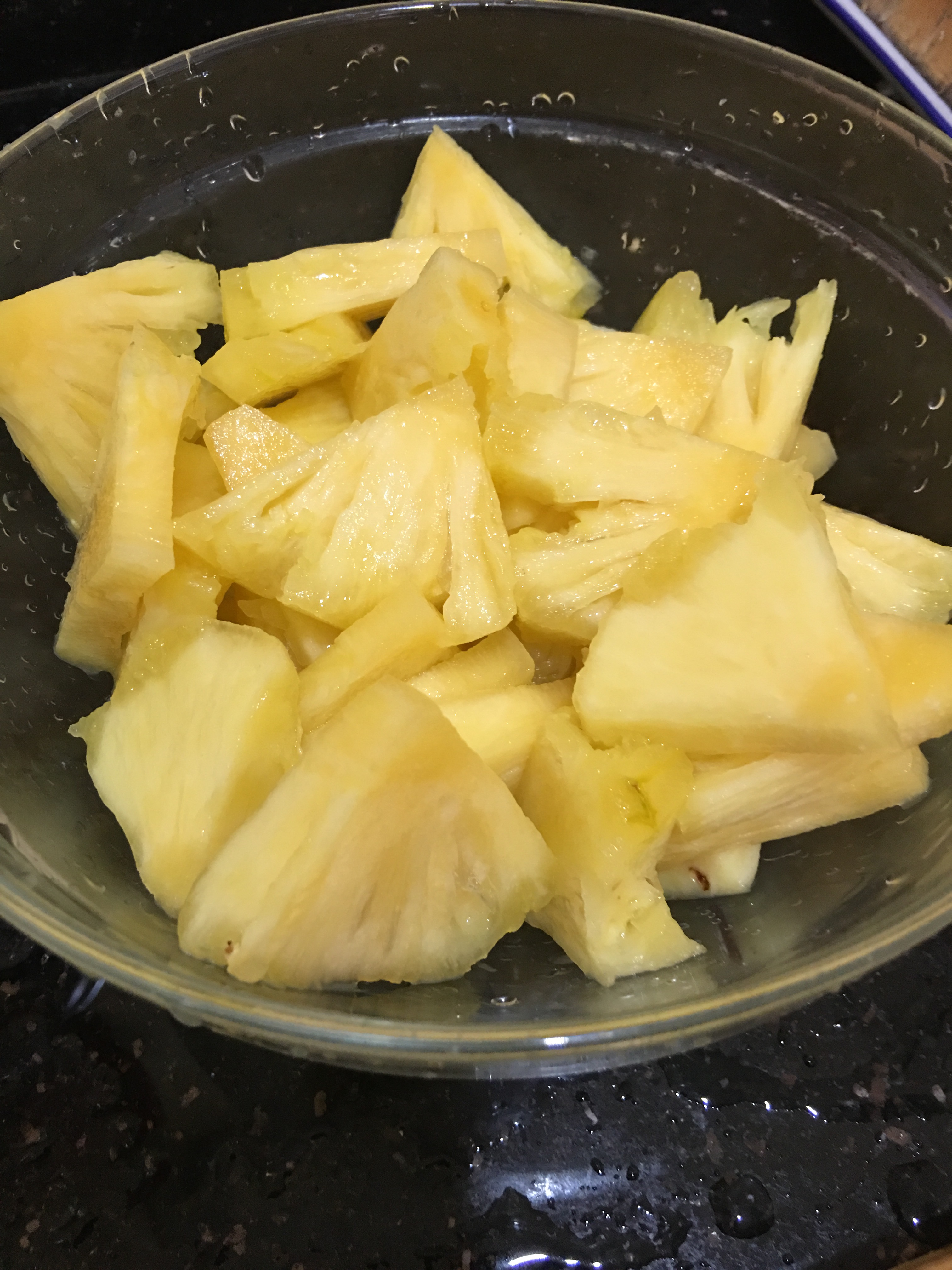 凉拌菠萝的做法 步骤2