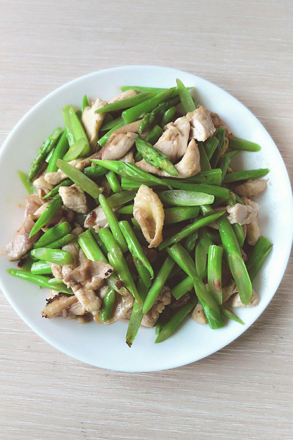 芦笋炒鸡肉