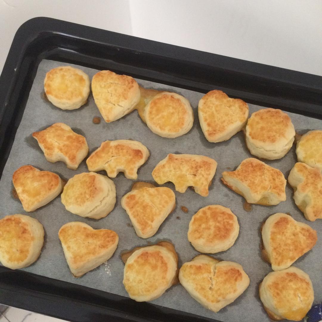 【视频】3分钟 奶油司康Scone(可能是世界上最快手的司康) 消耗淡奶油～