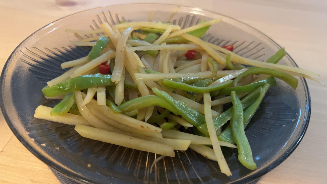 酸辣土豆丝（绝对清脆爽口，比外面卖的好吃，有诀窍！）