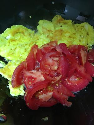 河南番茄鸡蛋捞面条解暑的做法 步骤2