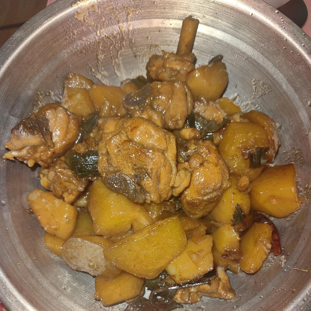 鸡腿炖土豆 上桌秒空盘 汤都喝干了！