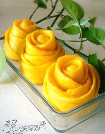 黄玫瑰花卷