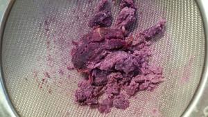 紫薯玫瑰馒头&紫薯小花卷的做法 步骤2