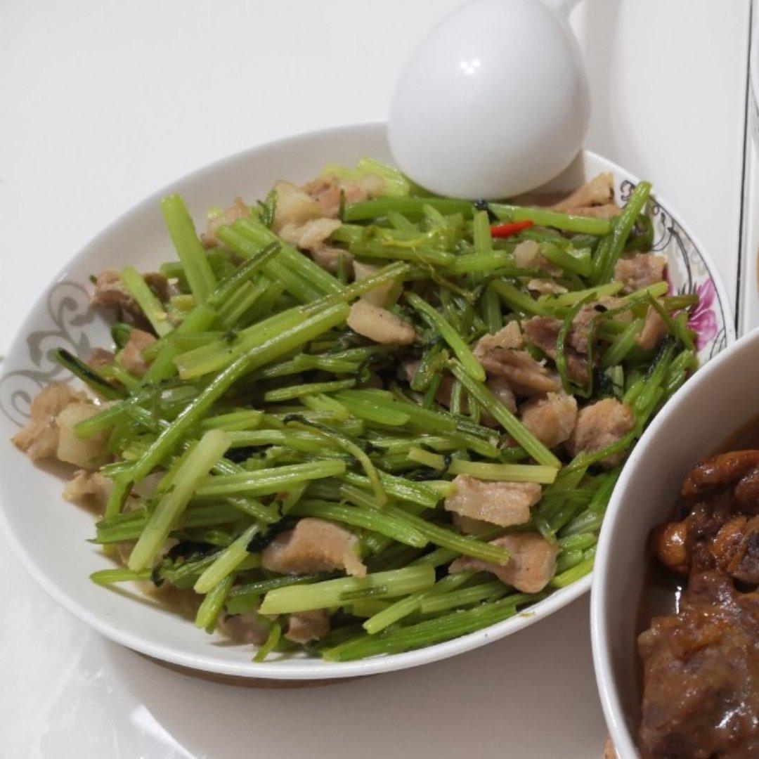 芹菜炒肉