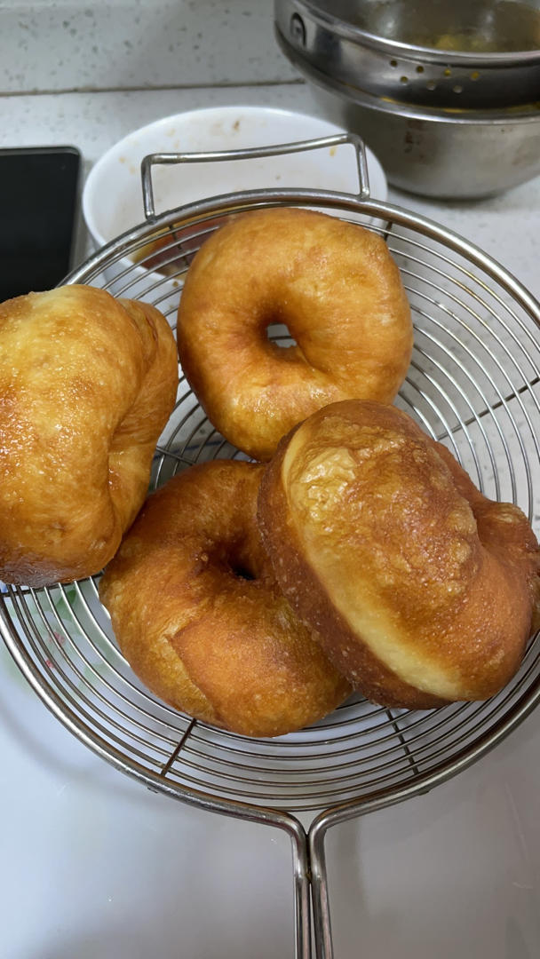 好吃到哭泣的甜甜圈VANILLA CREAM-FILLED DOUGHNUTS