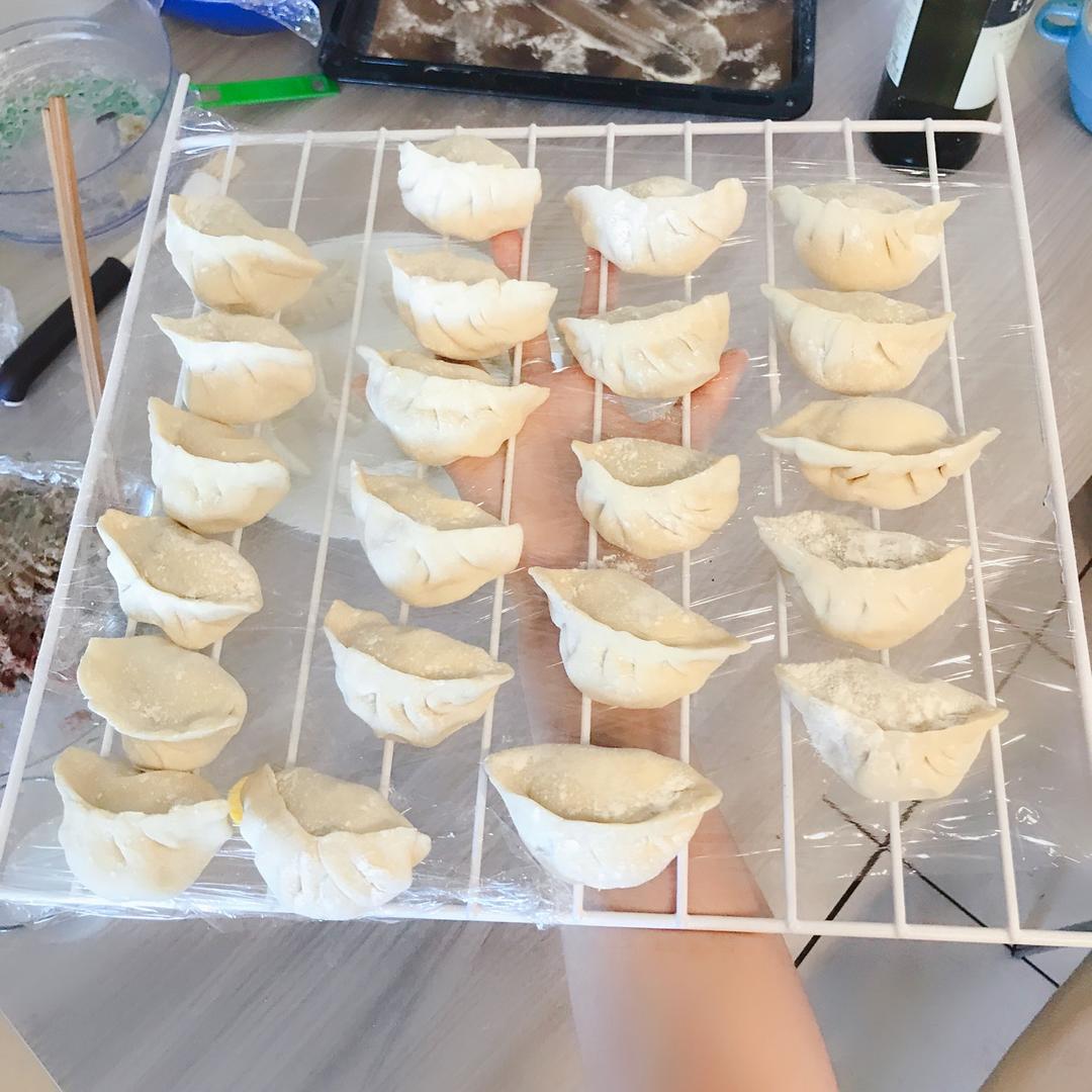 韭菜猪肉饺子(最简单最好吃又最多汁的饺子)