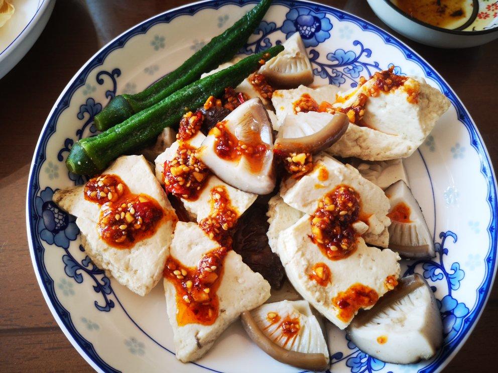 让大家久等了的油泼辣子还是辣椒油还是辣酱的哈哈哈随便你怎么叫！减脂期吃不下水煮菜就靠它了！