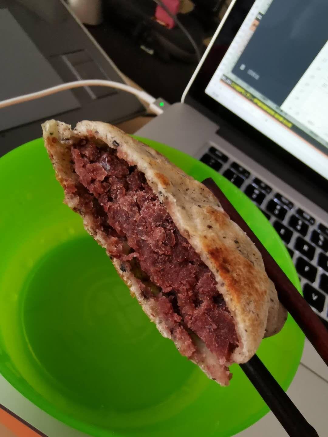 红豆沙芝麻饼的做法