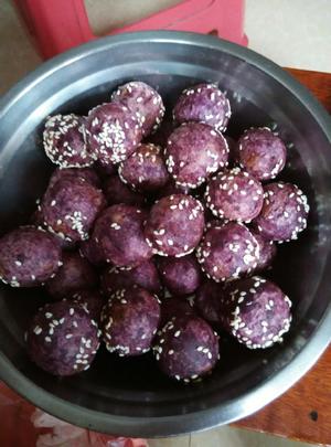 紫薯糯米粉小丸子的做法 步骤3