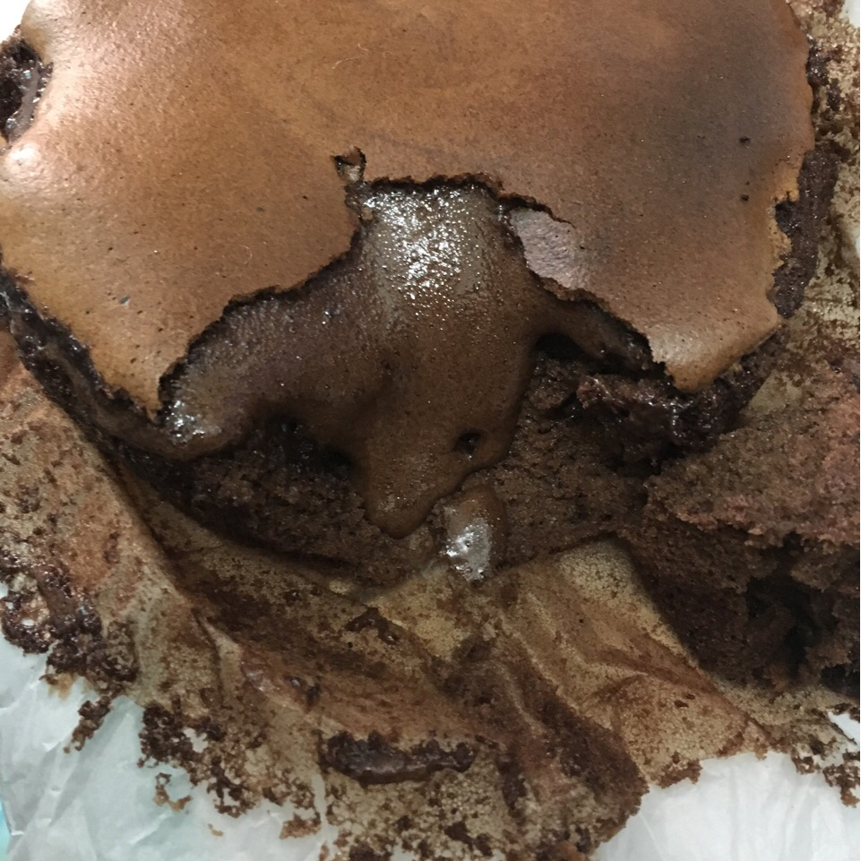 爆浆的巧克力凹蛋糕