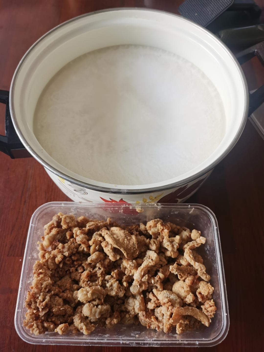 猪油这样熬，味道醇，颜色白，一勺就很香