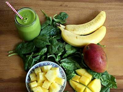 Green Smoothie DAY 4（生菜+草莓+苹果+香蕉）的做法