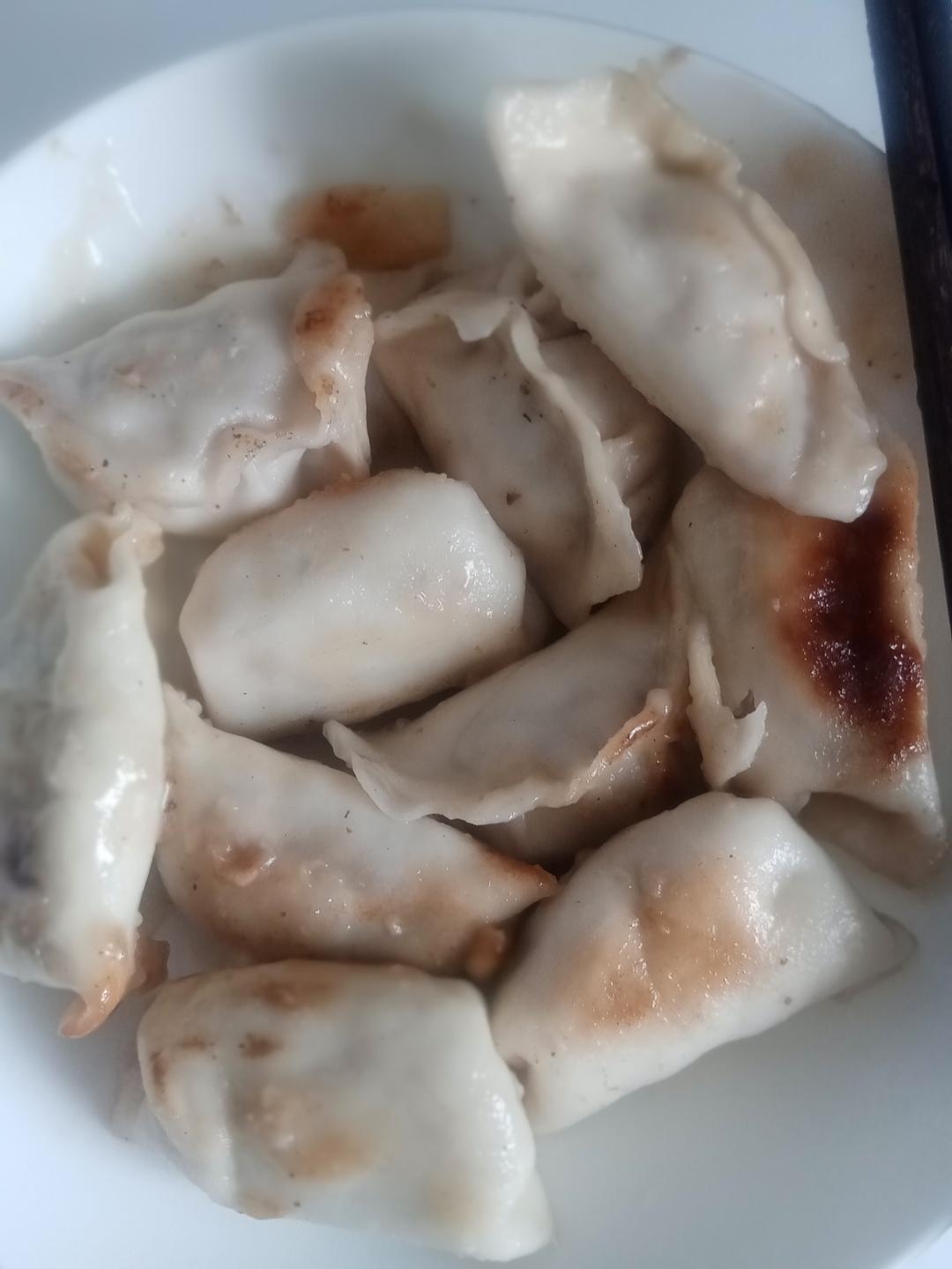 冰箱冷冻水饺做煎饺