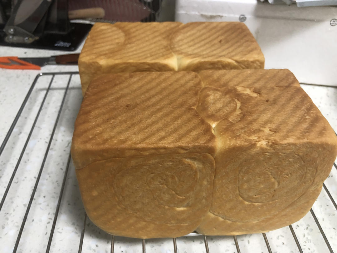 用烤箱自己做面包--手工牛奶吐司面包