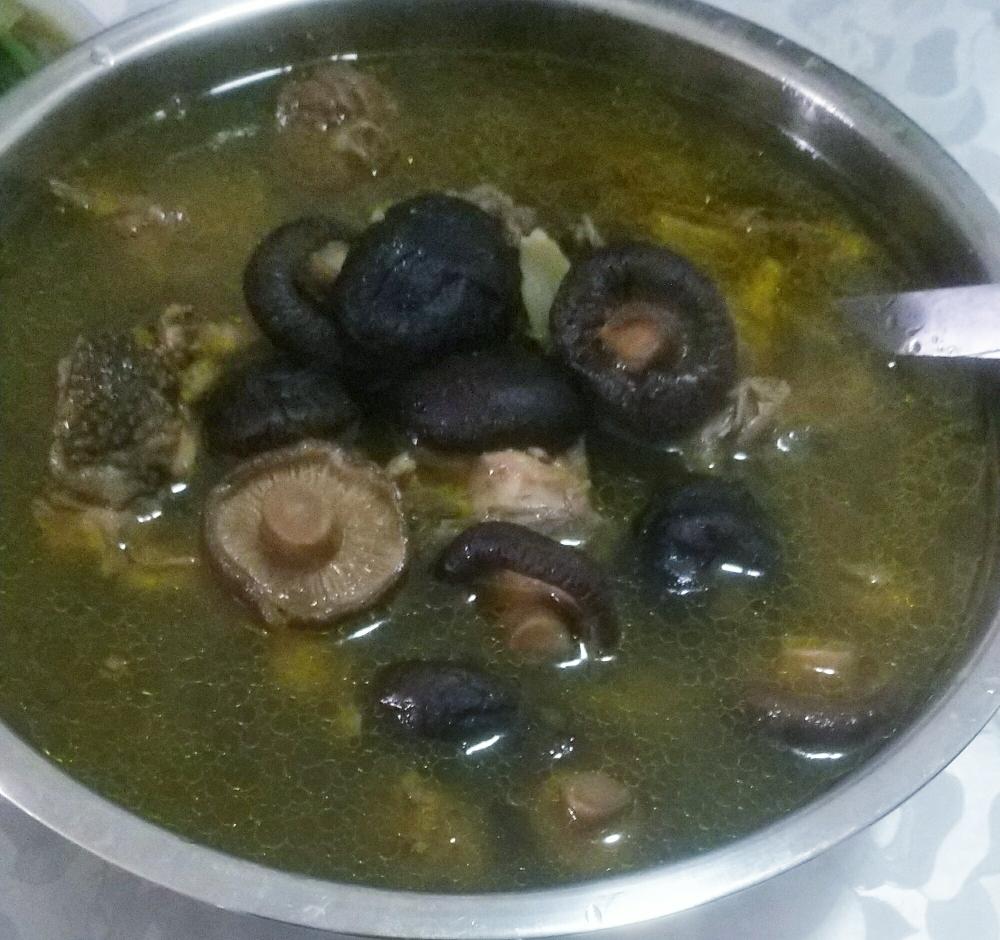香菇炖土鸡汤