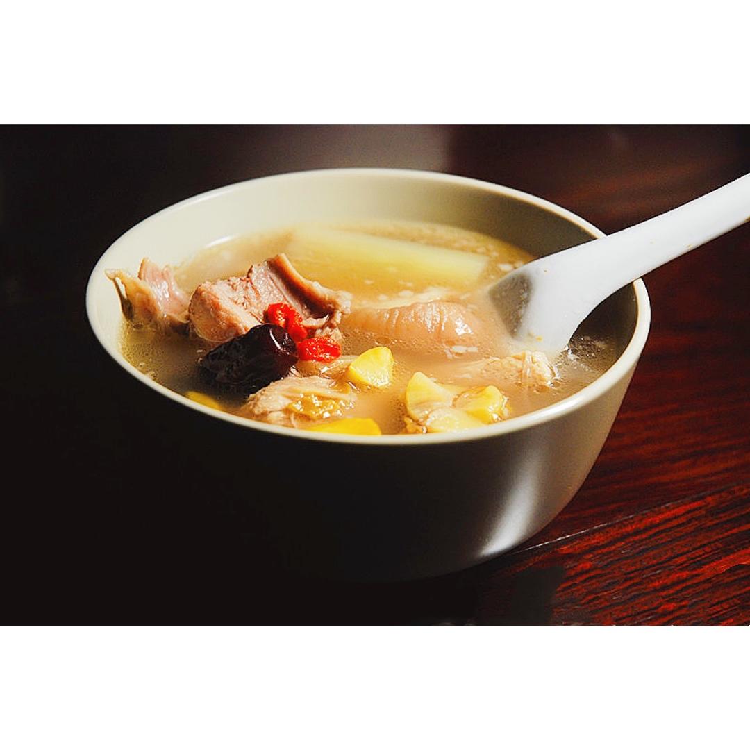 生活的抚慰做的肋排高汤