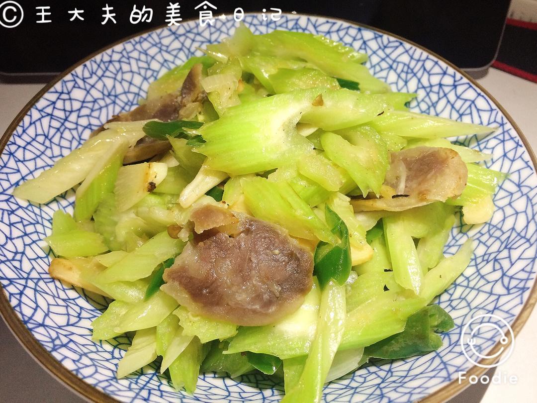 西芹炒腊肠（热菜）