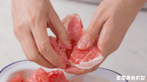 减脂瘦身菜【泰式柚子虾沙拉】，一拌就好吃！的做法 步骤1
