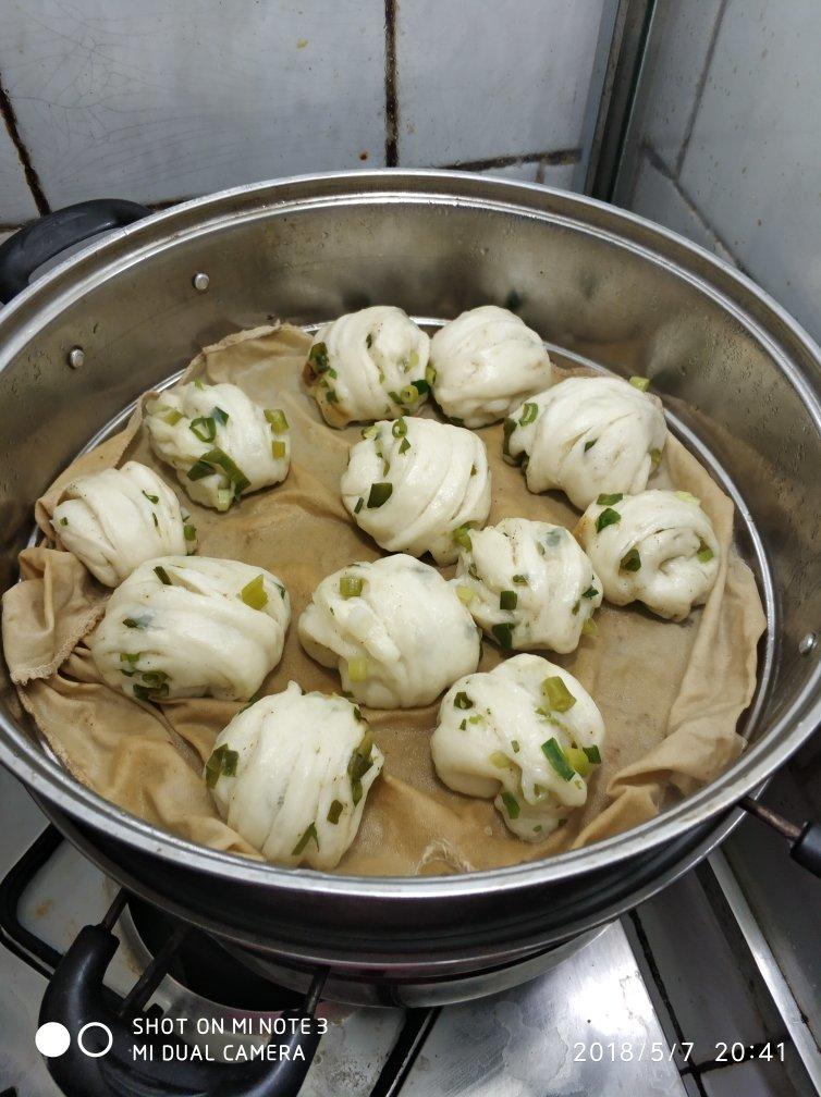 最好吃的火腿葱香花卷—附让葱不变黄的小窍门