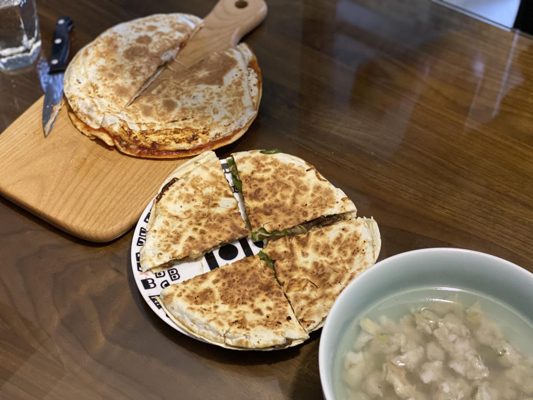 爆浆芝士牛肉饼，只要我吃得够快热量他追不上我