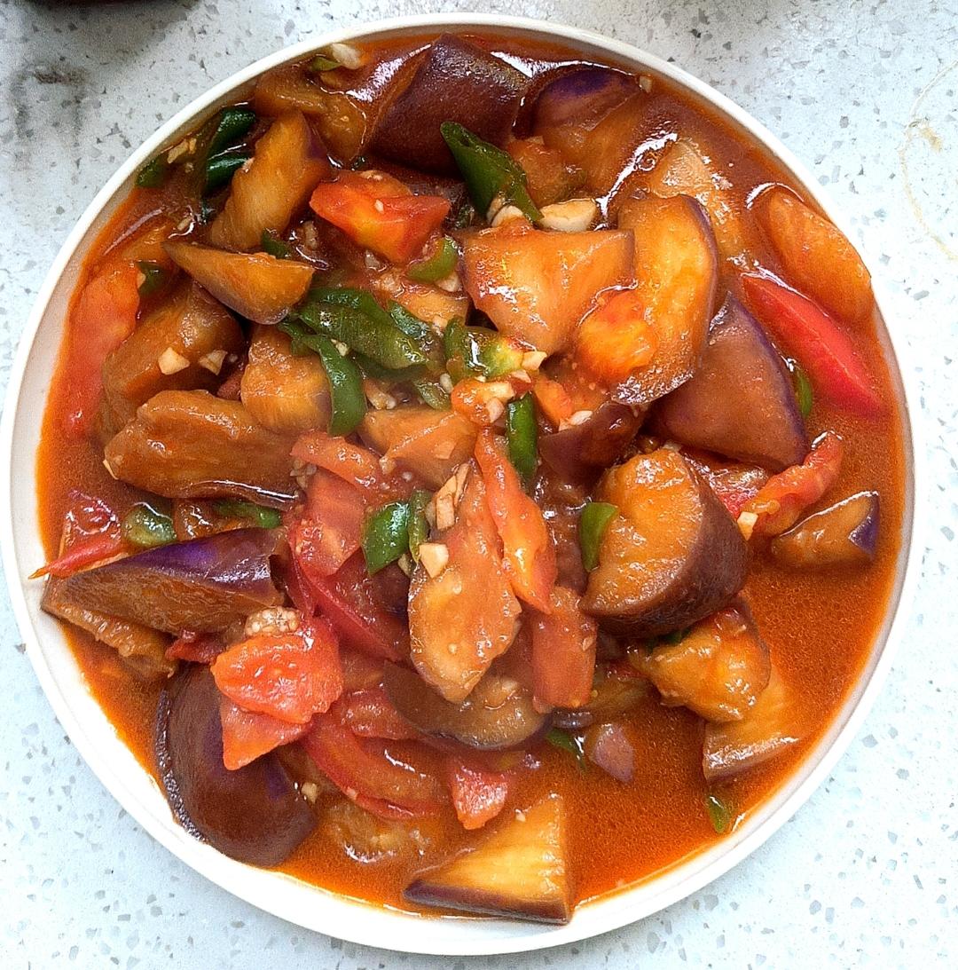 红烧茄子（佐西红柿尖椒）