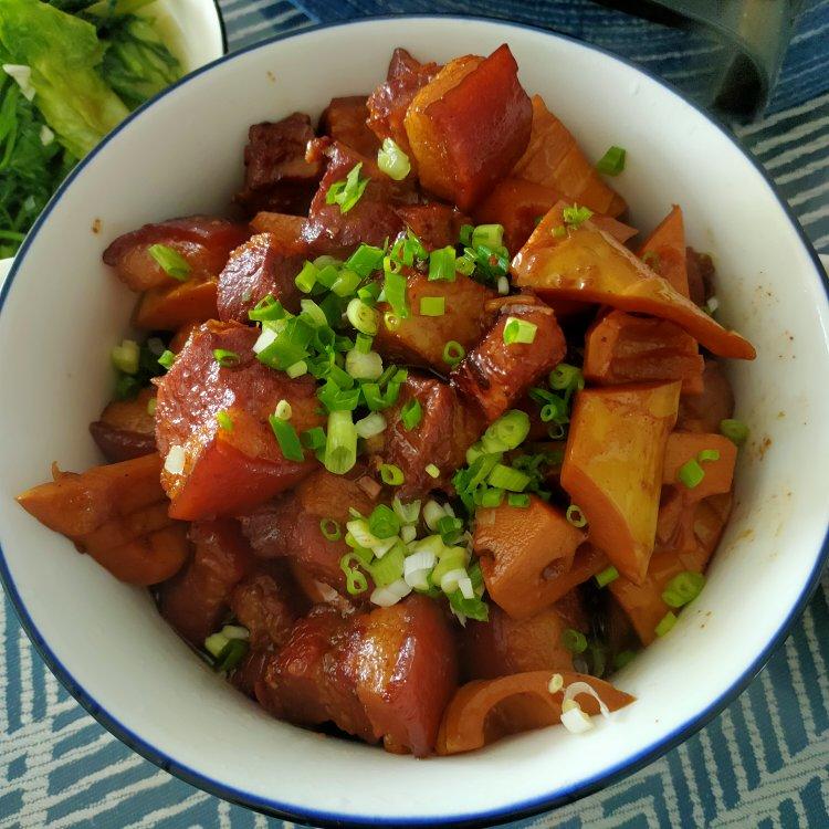 笋烧肉（红烧肉加笋）怎么这么好吃？？？