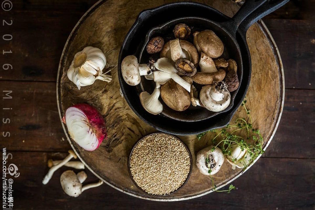 蘑菇意大利芹藜麦炖饭.Mushroom, parsley &quinoa risotto.的做法 步骤1