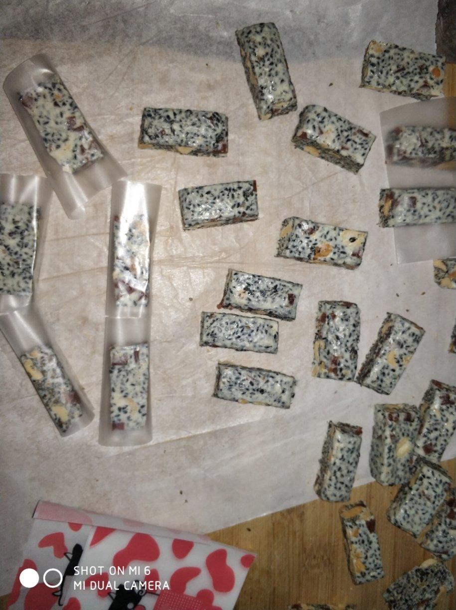 黑芝麻花生牛轧糖