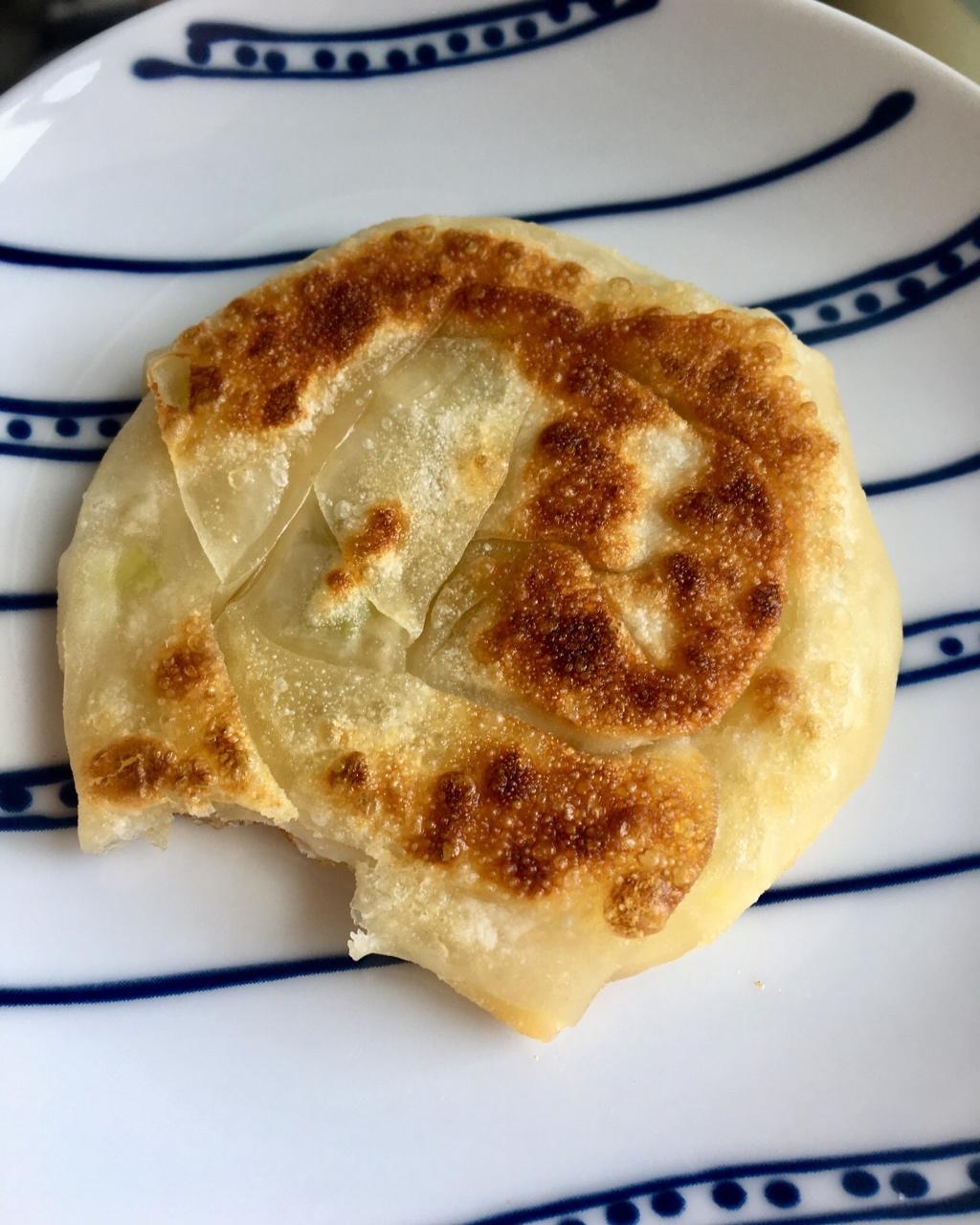 霸霸的笨厨娘做的小馄饨皮葱油饼