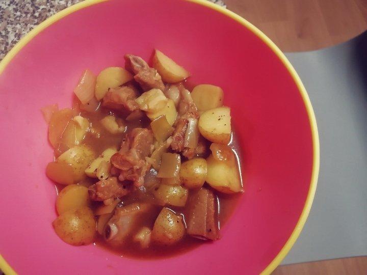 土豆胡萝卜炖猪肋排