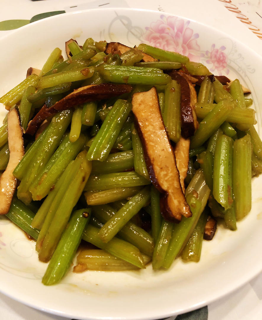 入味爆香的芹菜炒香干