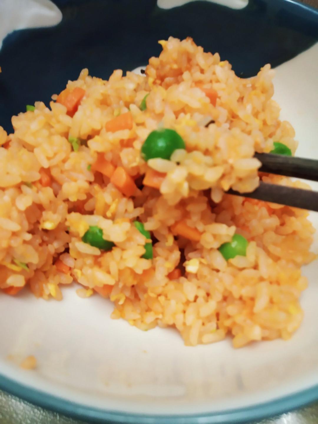 带着孩子一起做营养早餐——番茄酱炒米饭🍚吧！