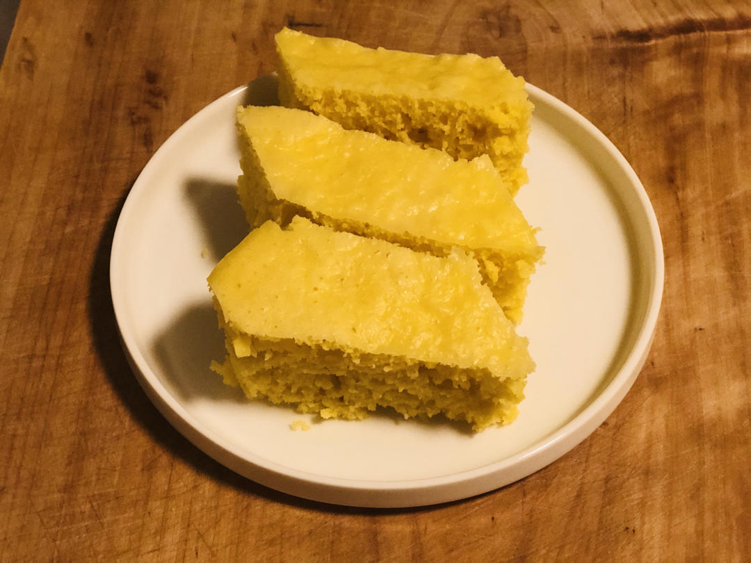简单易做熊孩子们爱吃的松软玉米面发糕
