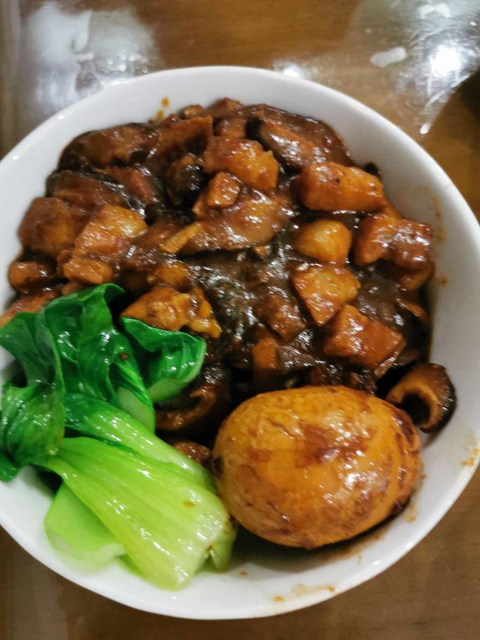 洋葱酥卤肉饭