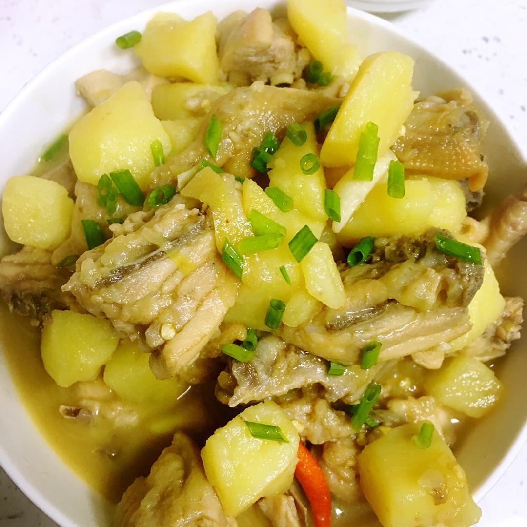 土豆炖鸡块