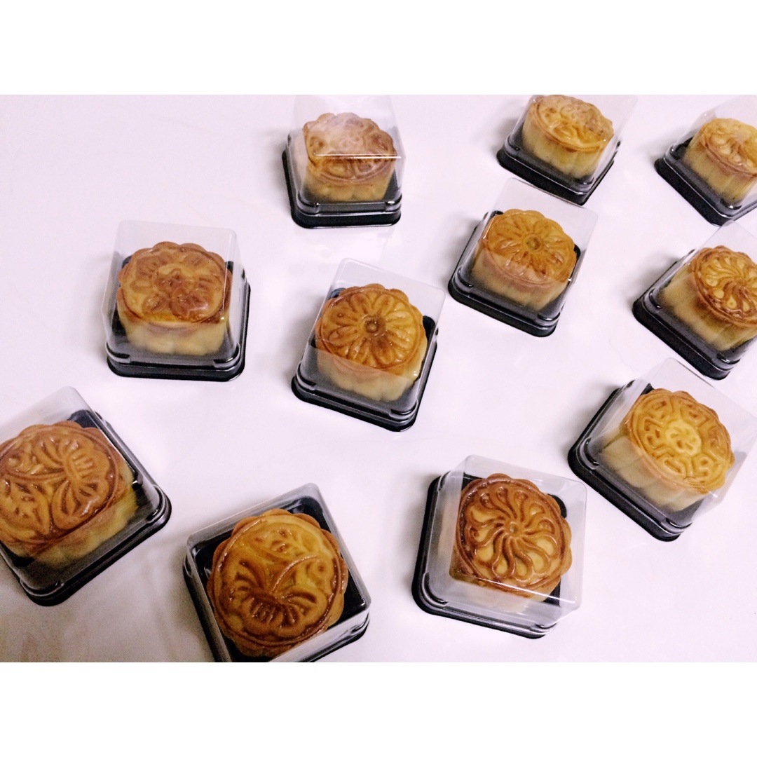 广式月饼—蛋黄莲蓉月饼