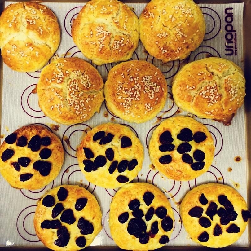 【视频】3分钟 奶油司康Scone(可能是世界上最快手的司康) 消耗淡奶油～