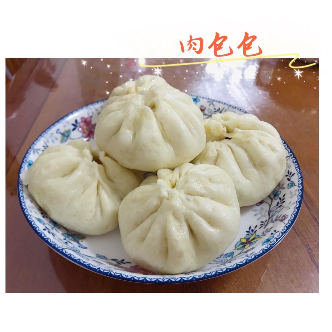 松软多汁的肉包子