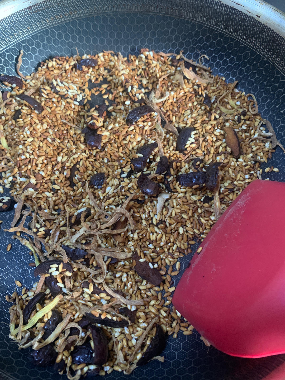 瘦小腹的红枣姜米茶