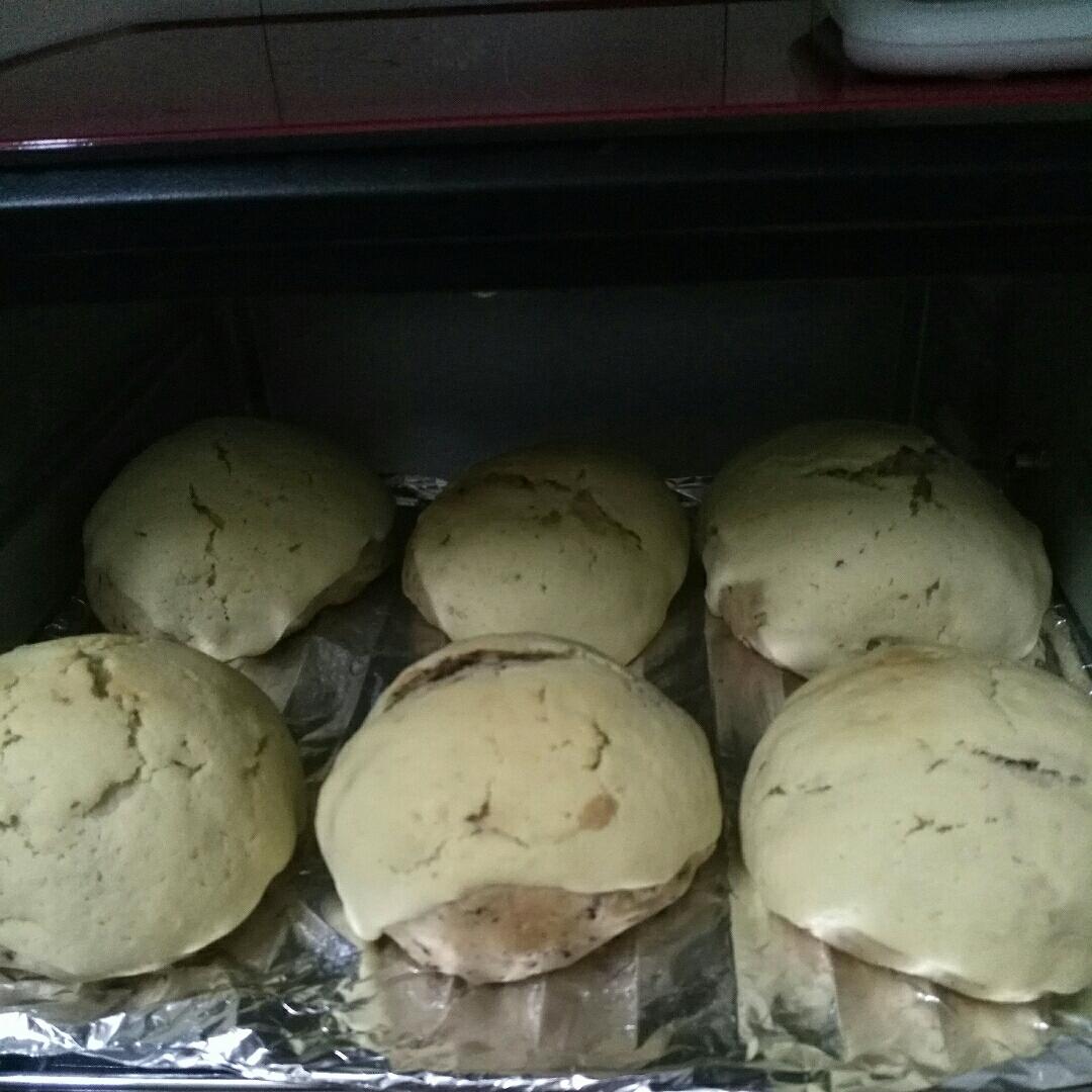 酥皮菠萝面包
