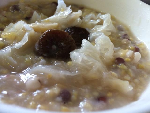 薏仁银耳暖心粥的做法