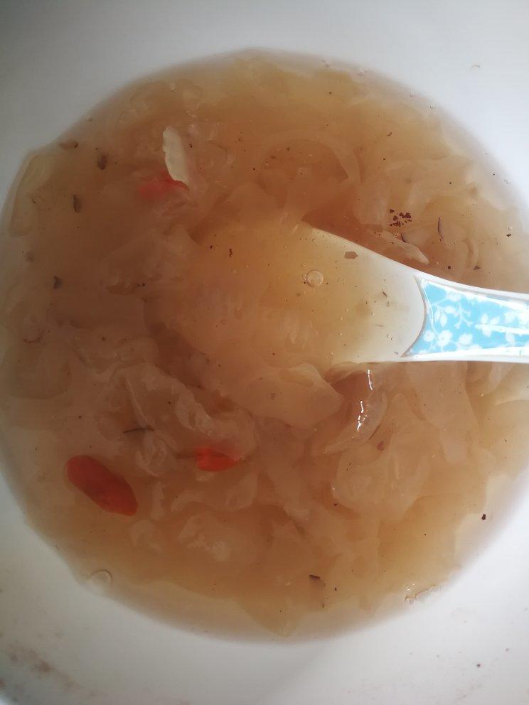 冰糖银耳红枣汤