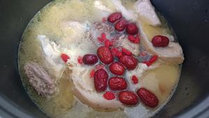 榴莲壳煲鸡汤的做法 步骤6