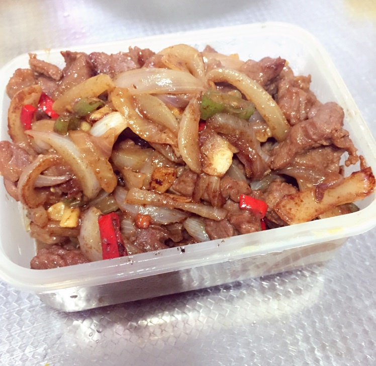 孜然洋葱炒牛肉粒