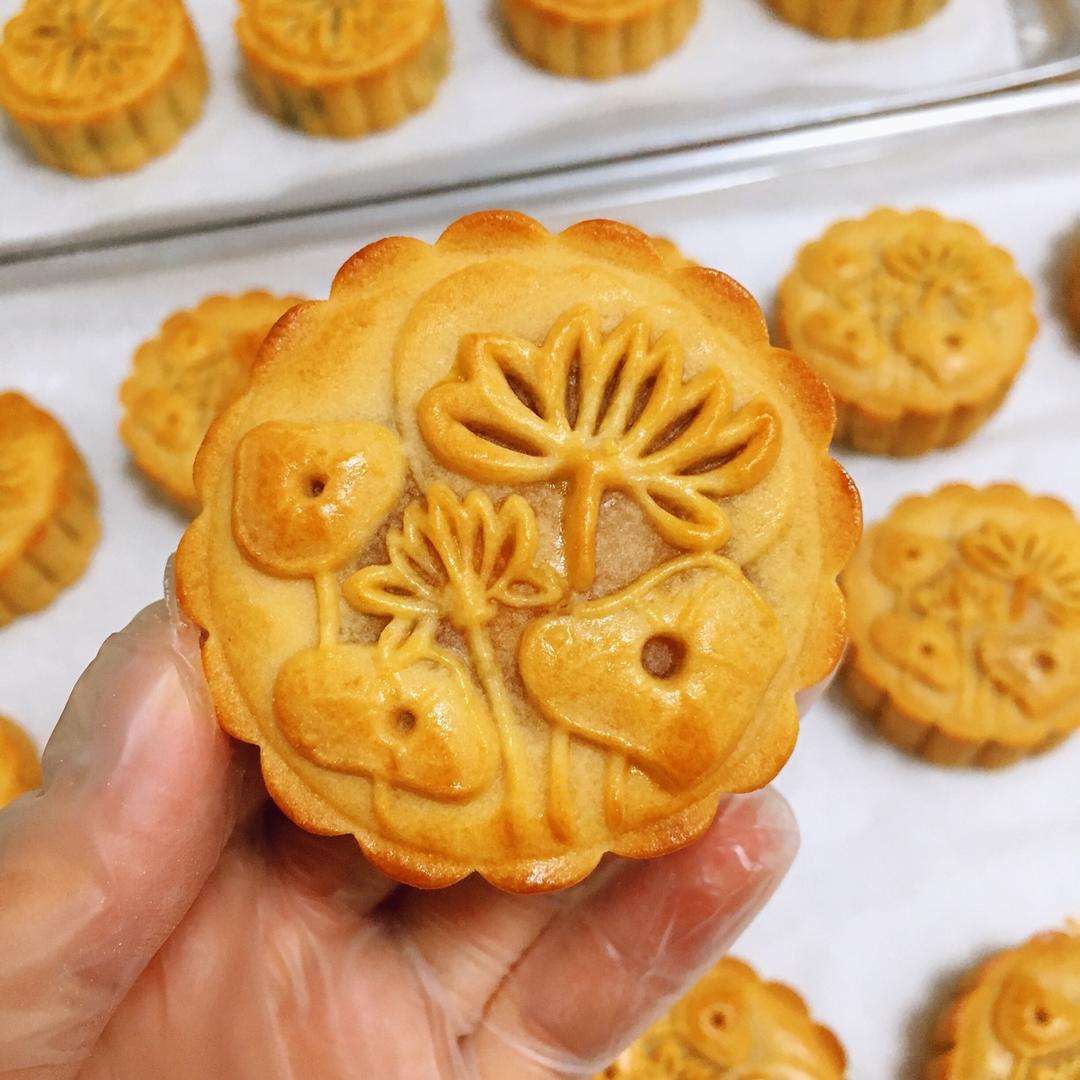 广式月饼—蛋黄莲蓉月饼