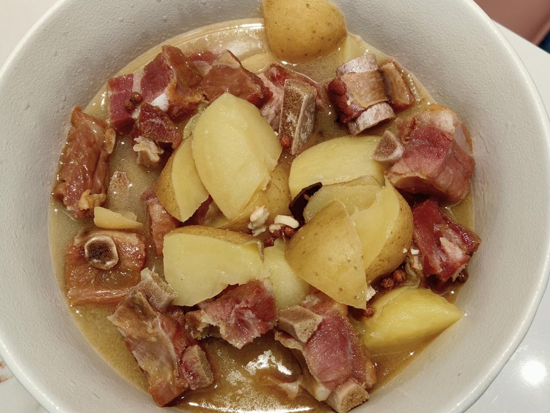腊排骨炖土豆