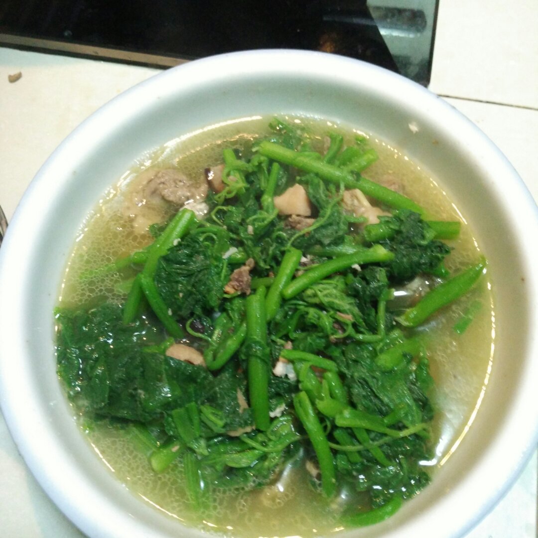 小蕙仔做的南瓜苗瘦肉汤