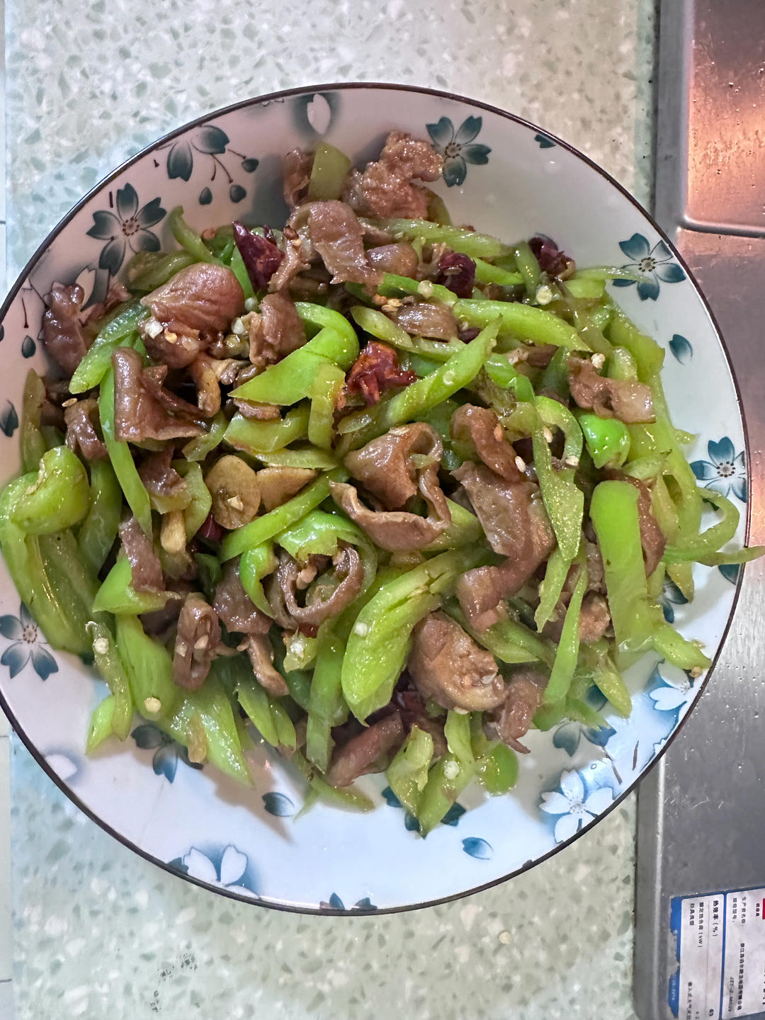 🔥干煸肥肠这样做，实在是太香了，好吃到停不下来😄