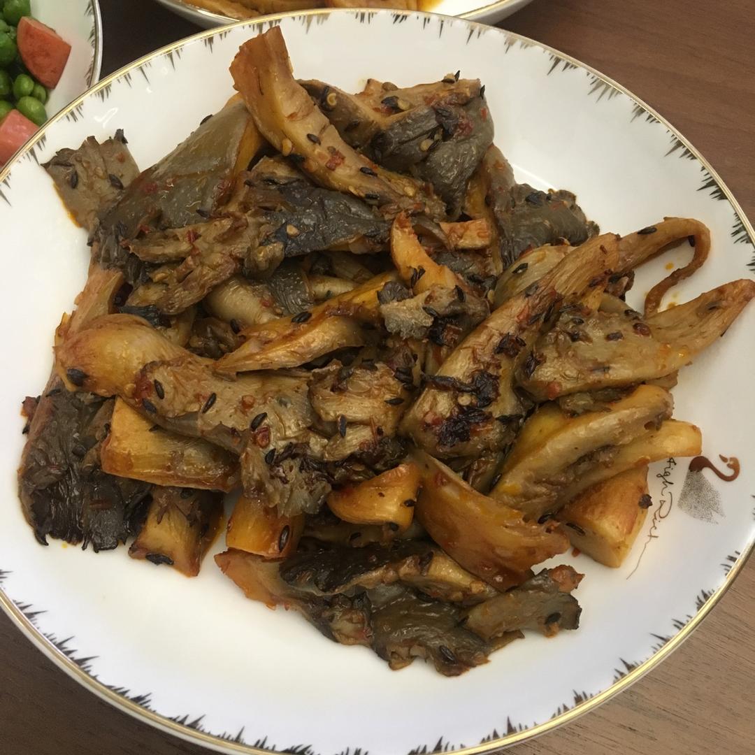 孜然蒜蓉辣酱炒鲜蘑